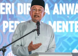Anwar memberi amaran tentang golongan elit kaya yang cuba mempengaruhi media dunia, politik tempatan